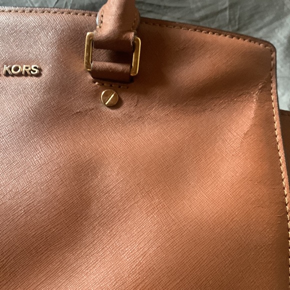 MICHAEL KORS: Selma Large Leather bag. Rich brown w gold trimmings. CODED - Picture 8 of 11